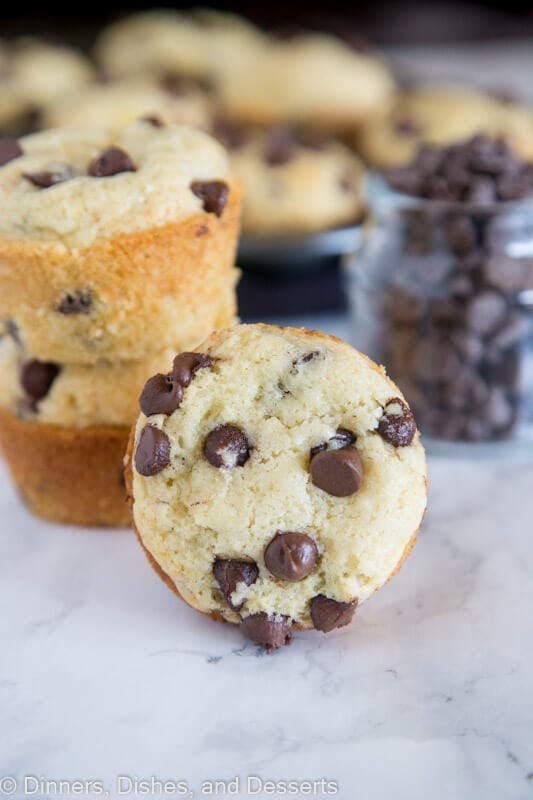 Ev Yapımı En Lezzetli Çikolata Parçacıklı Muffinler: Kolay Tarif!
