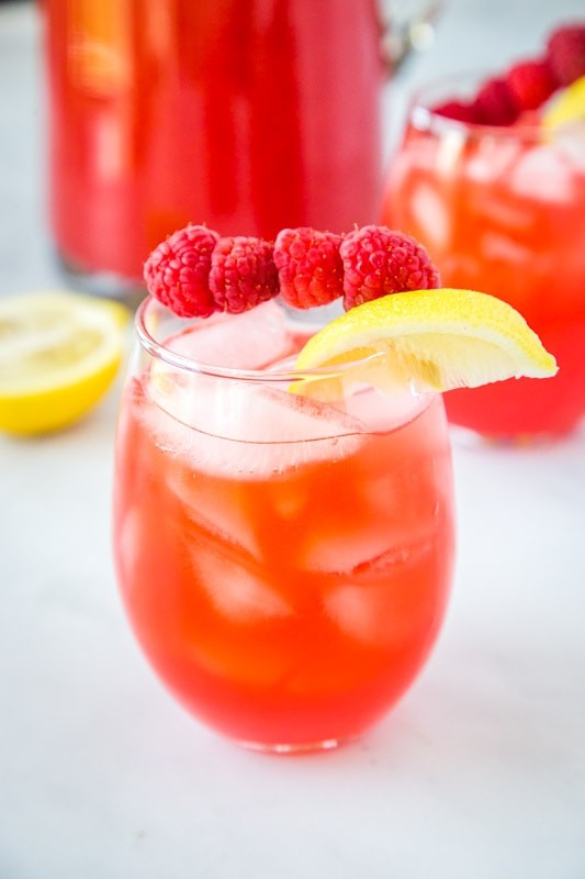 Evde Kolayca Hazırlayabileceğiniz Ferahlatıcı Ahududulu Limonata Tarifi